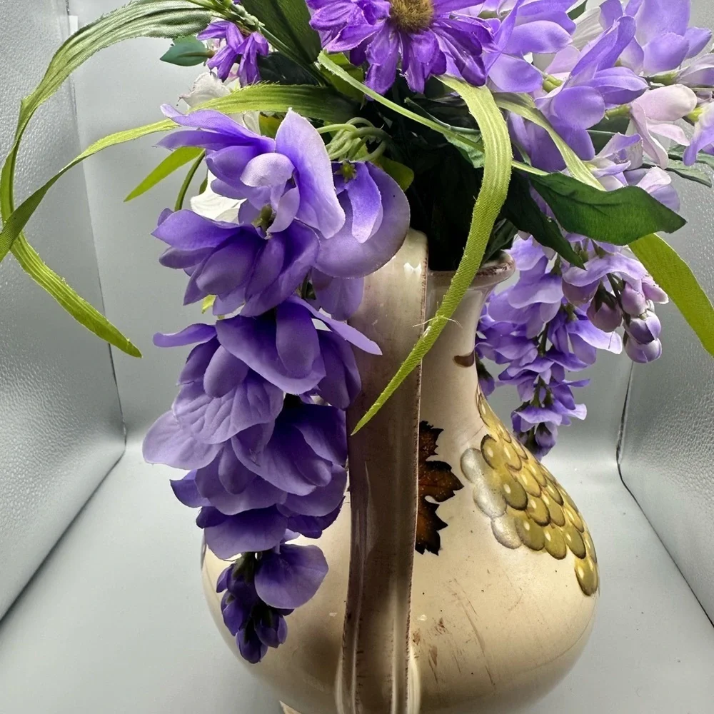Villa Grande handpainted Tabletop Gallery floral arrangement